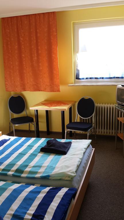 Hotel Kenner Treff Habitación foto